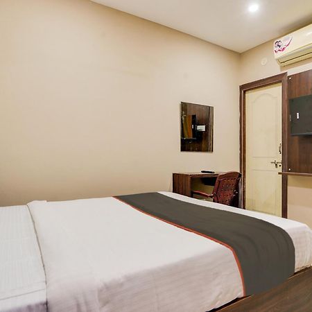 Hotel Airport Land New Delhi Exterior photo