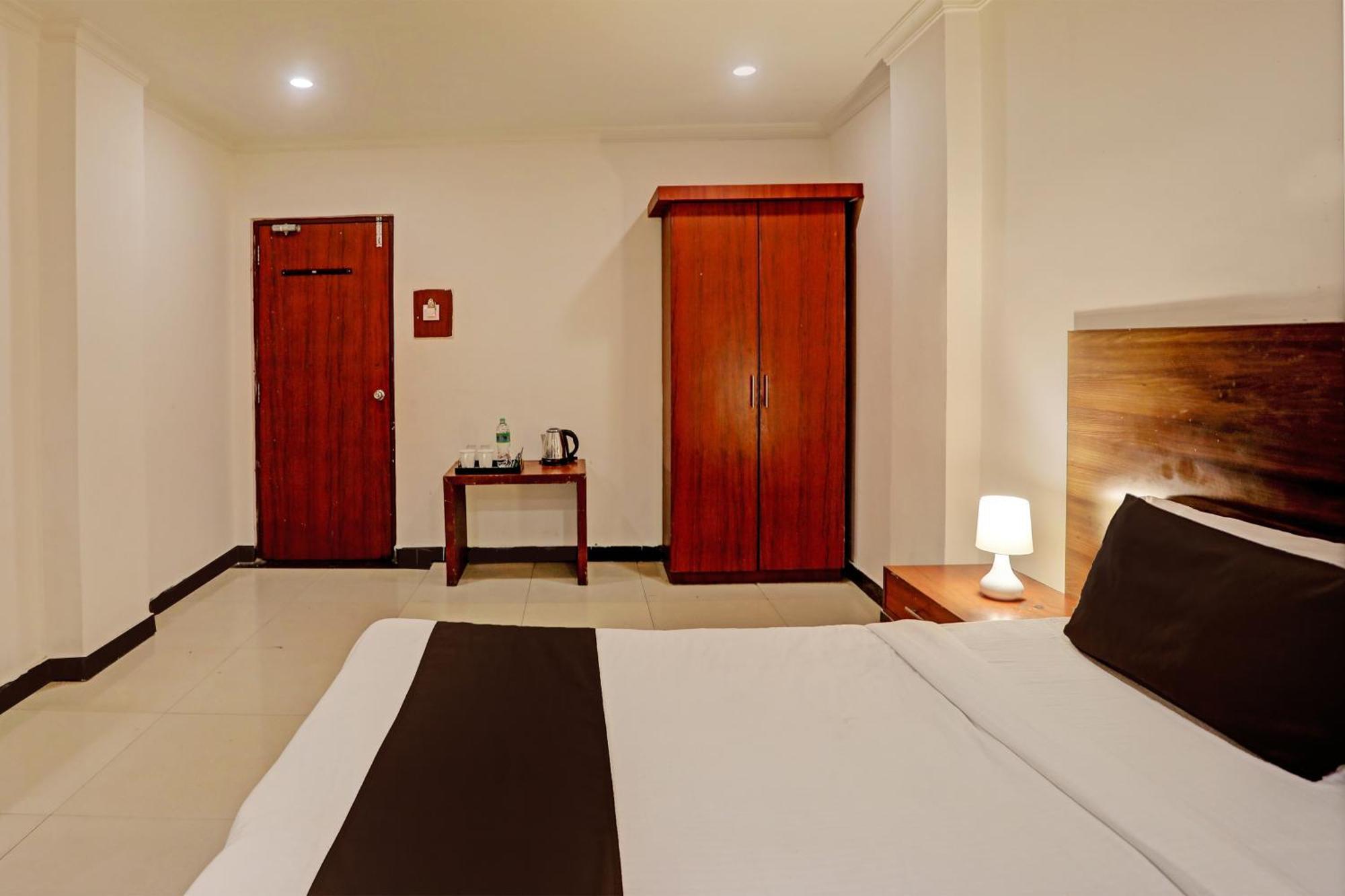 Hotel Airport Land New Delhi Exterior photo