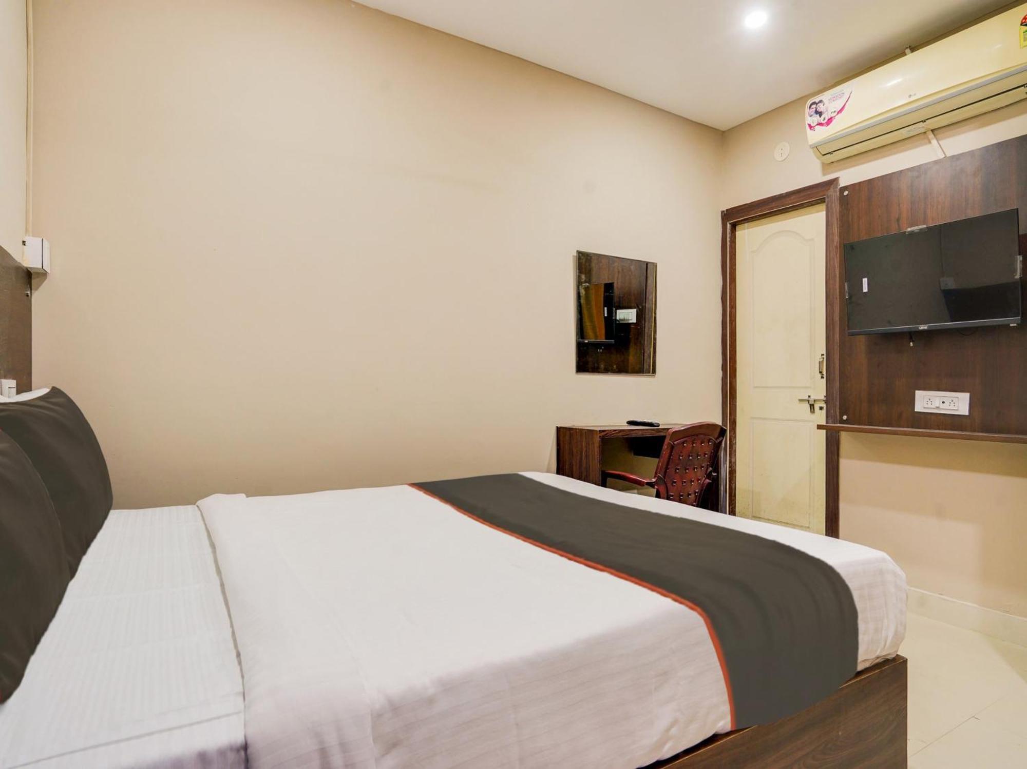 Hotel Airport Land New Delhi Exterior photo