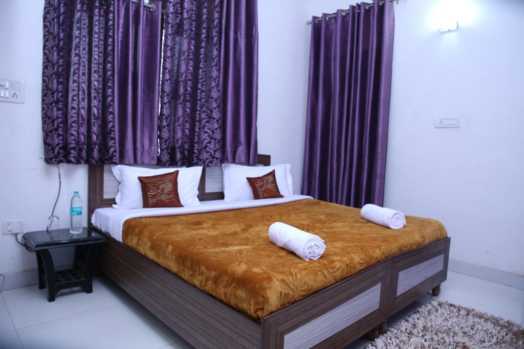 Hotel Airport Land New Delhi Room photo