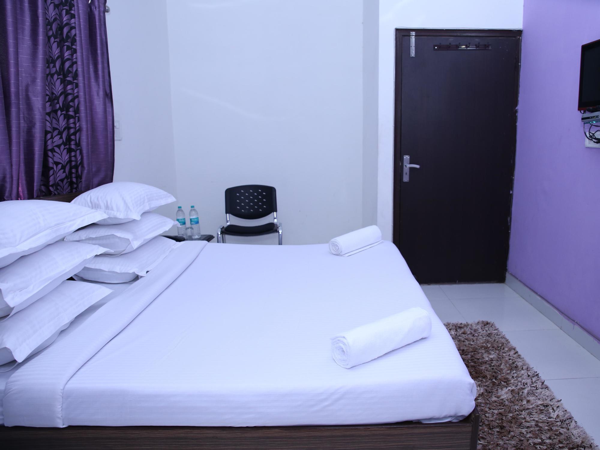 Hotel Airport Land New Delhi Exterior photo
