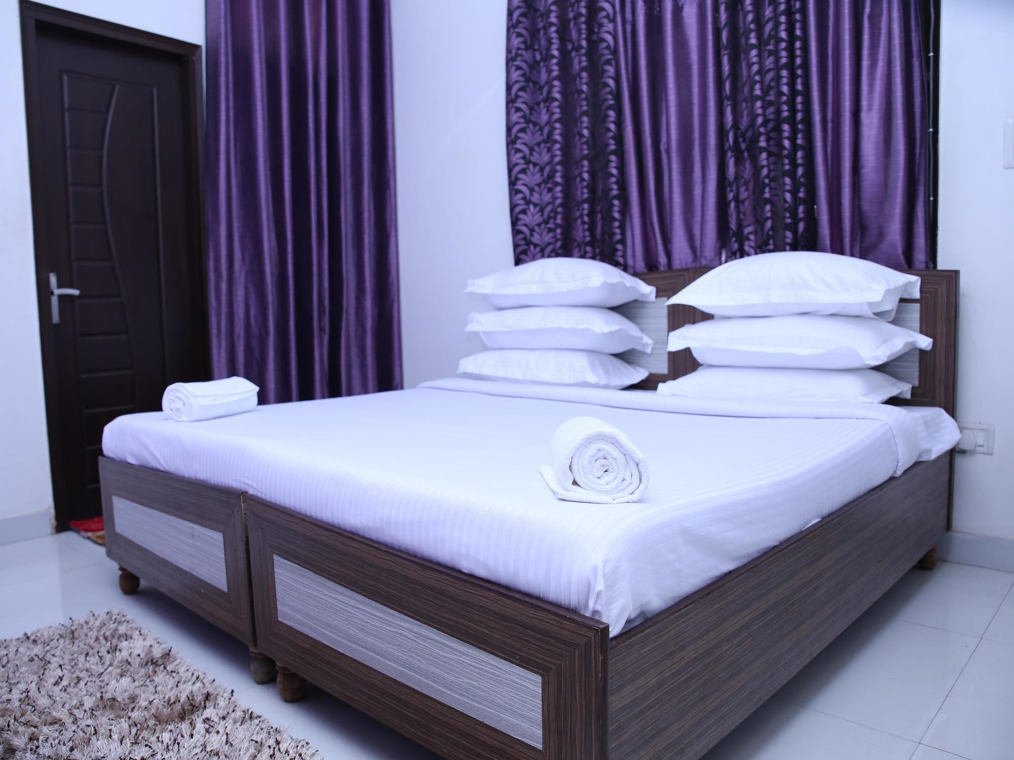 Hotel Airport Land New Delhi Exterior photo