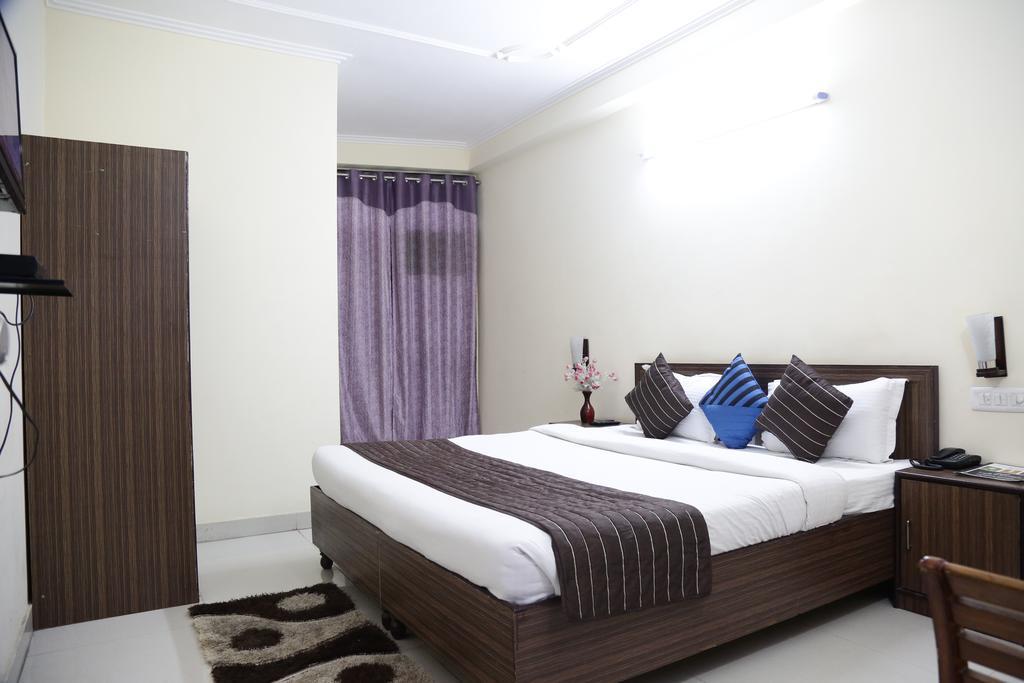 Hotel Airport Land New Delhi Exterior photo